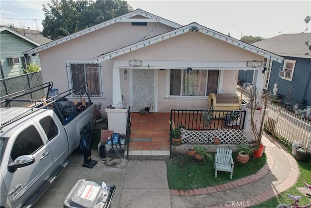 view of front of property featuring washer / clothes dryer