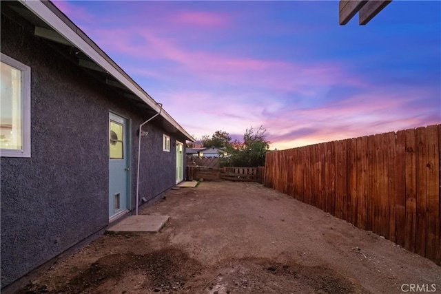 view of yard at dusk