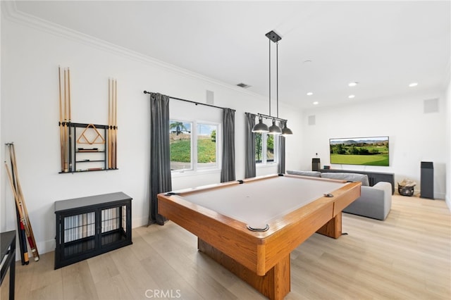 recreation room featuring crown molding, light hardwood / wood-style floors, and billiards