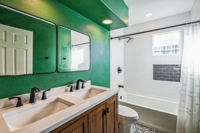 full bathroom featuring shower / tub combo with curtain, vanity, and toilet