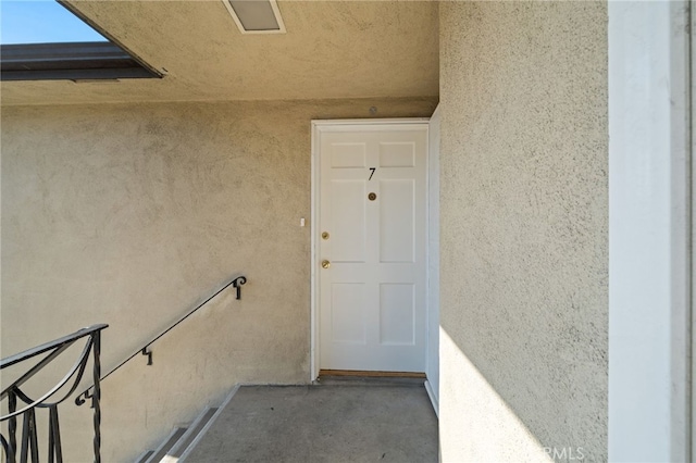 734 Linden Ave Unit 7, Long Beach, CA 90813 - view of exterior entry with stucco siding
