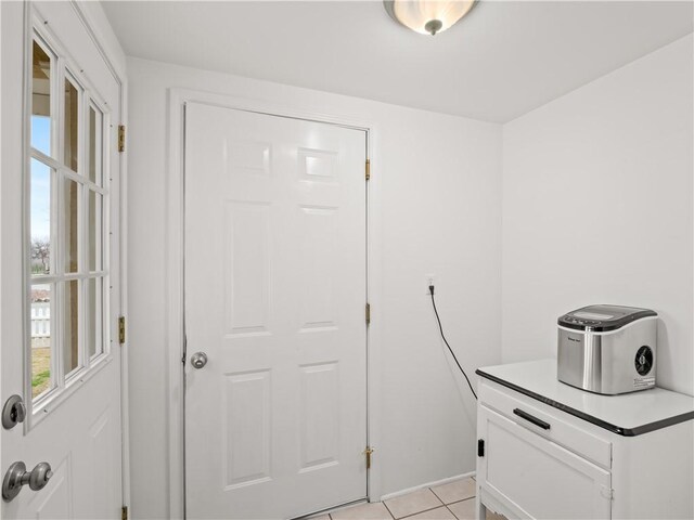 washroom featuring light tile patterned floors