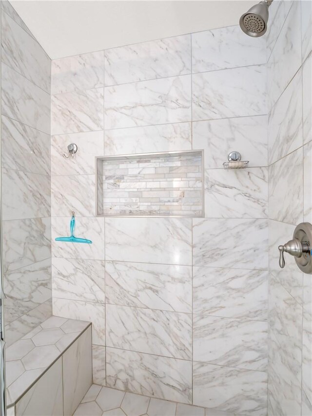 bathroom featuring tiled shower