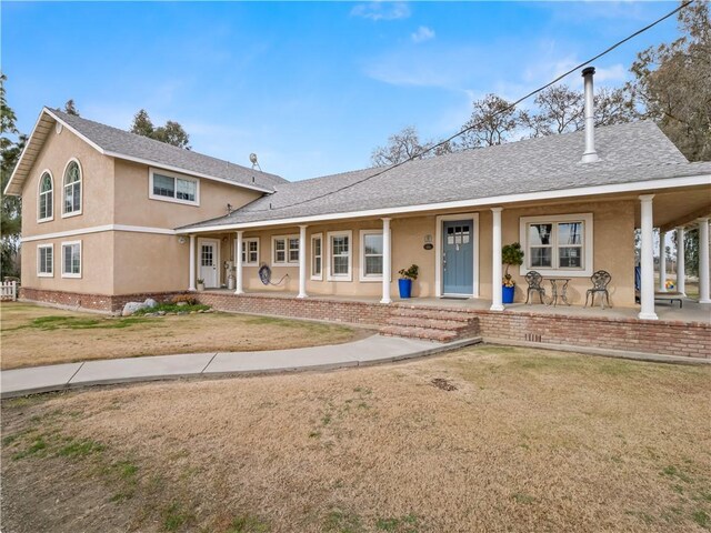 view of front facade featuring a front lawn and covered porch