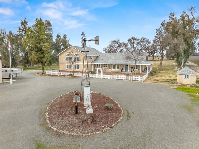 view of front of property