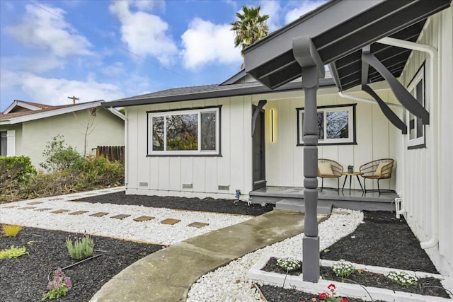 doorway to property with covered porch