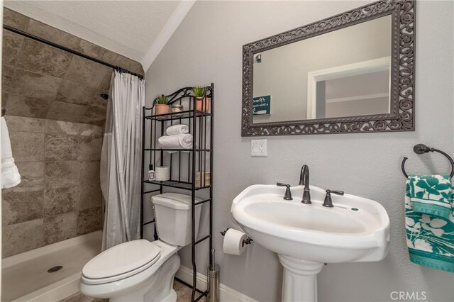 bathroom with toilet, curtained shower, vaulted ceiling, and a textured ceiling