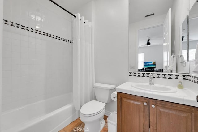 bathroom featuring toilet, shower / tub combo with curtain, vanity, visible vents, and ceiling fan