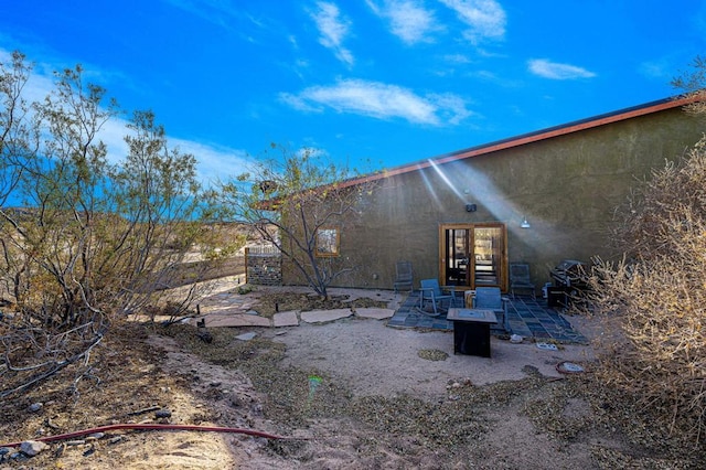 exterior space featuring an outdoor fire pit and a patio area