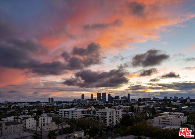 view of aerial view at dusk