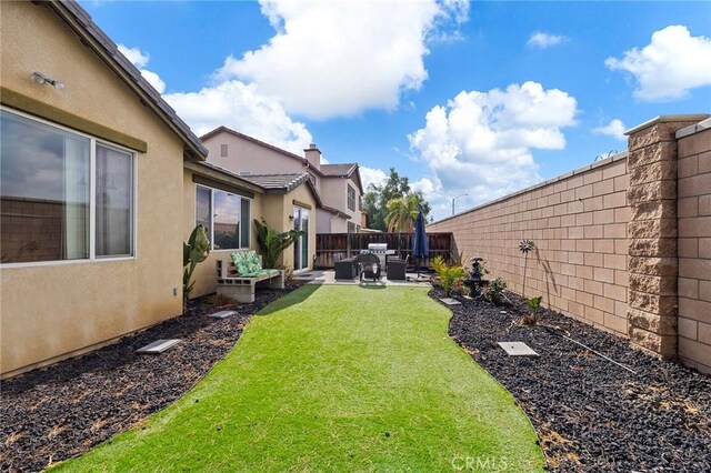 view of yard featuring a patio