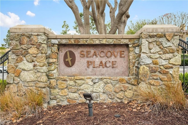 view of community / neighborhood sign