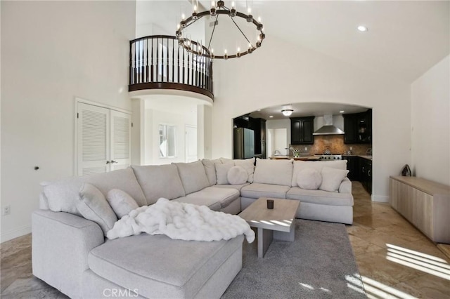 living room featuring a notable chandelier and a high ceiling