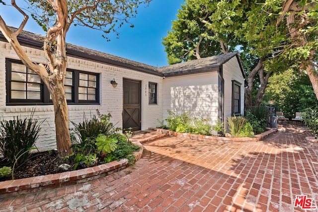 view of front of home featuring a patio area