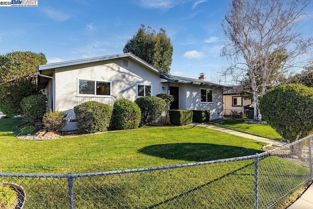 ranch-style house featuring a front yard