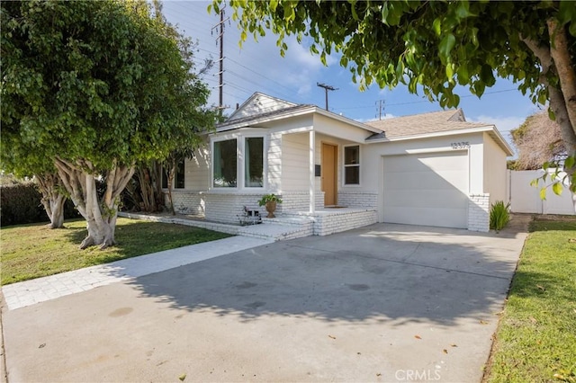 view of front of house featuring a garage and a front lawn