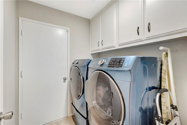 laundry room featuring cabinets and independent washer and dryer