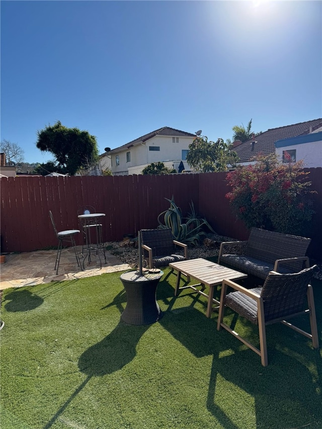 view of yard featuring a patio