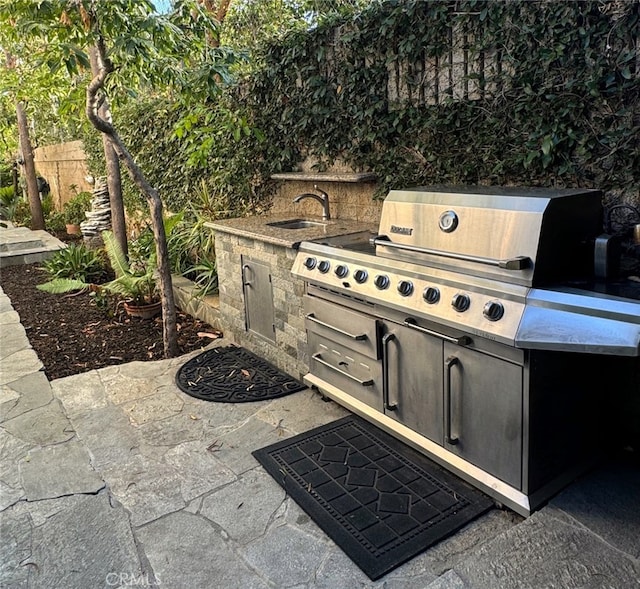 view of patio / terrace with area for grilling and an outdoor kitchen