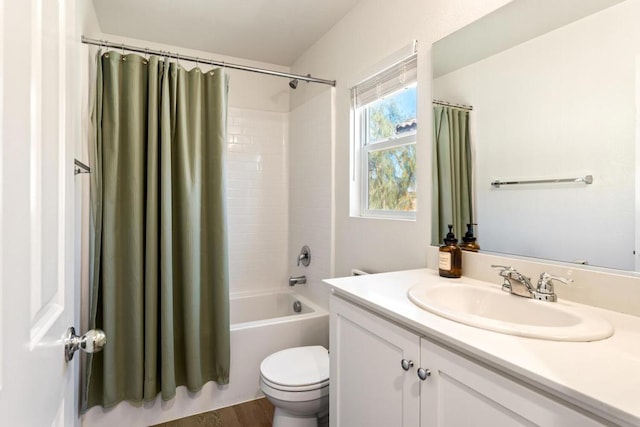 full bathroom featuring shower / tub combo with curtain, vanity, and toilet