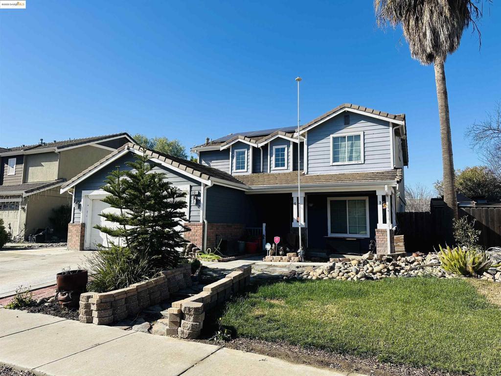 view of front facade with a garage and a front yard