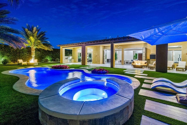 pool at twilight featuring an outdoor living space with a fire pit, a patio, and an in ground hot tub