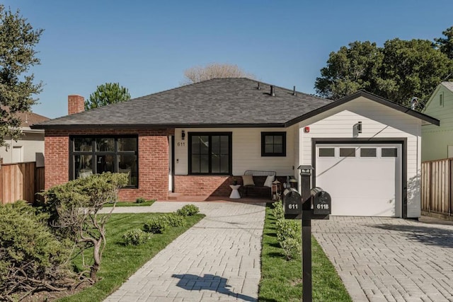 view of front facade featuring a garage