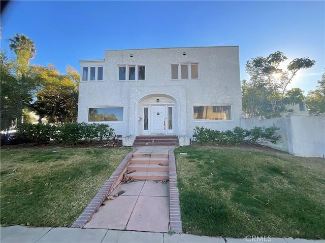 view of front of house with a front lawn