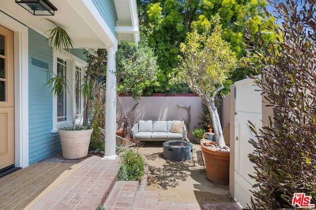 view of patio with outdoor lounge area