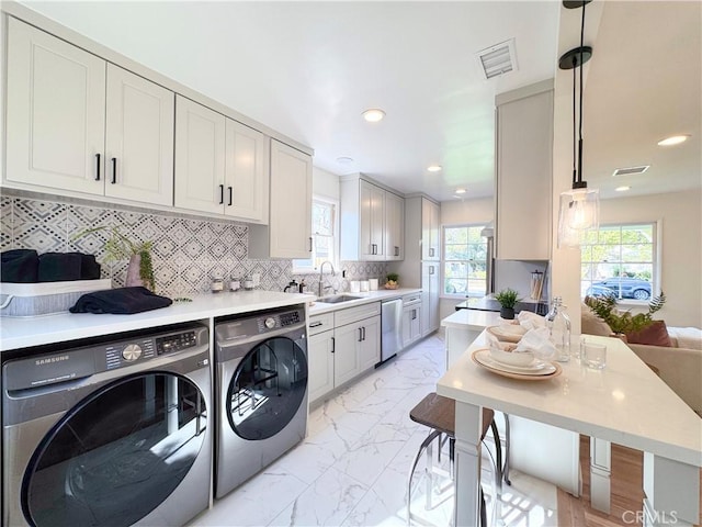 laundry room with sink and independent washer and dryer