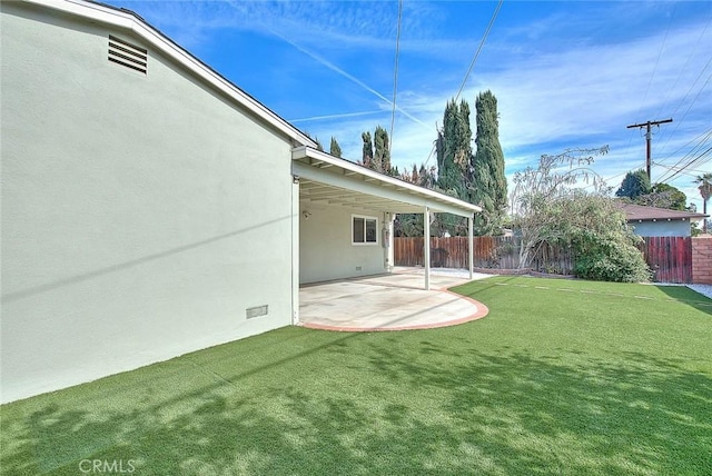 view of yard with a patio