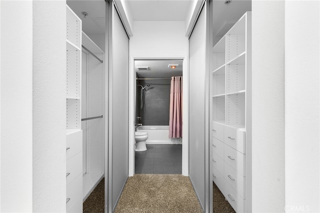 walk in closet featuring carpet flooring and visible vents