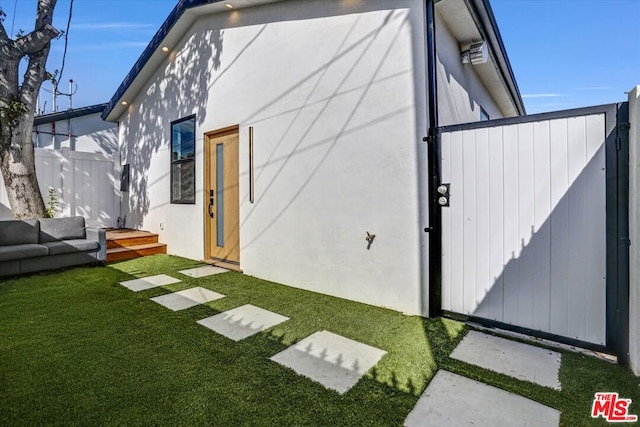 exterior space featuring a lawn