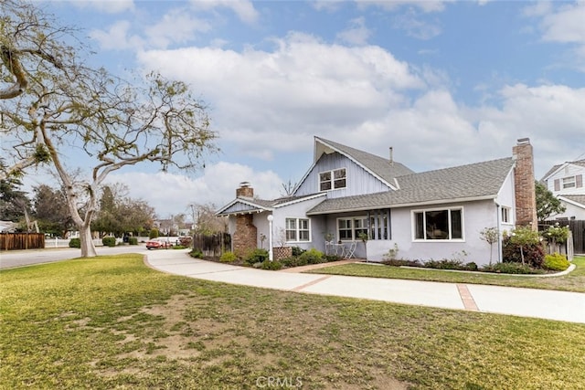 view of front of property with a front yard