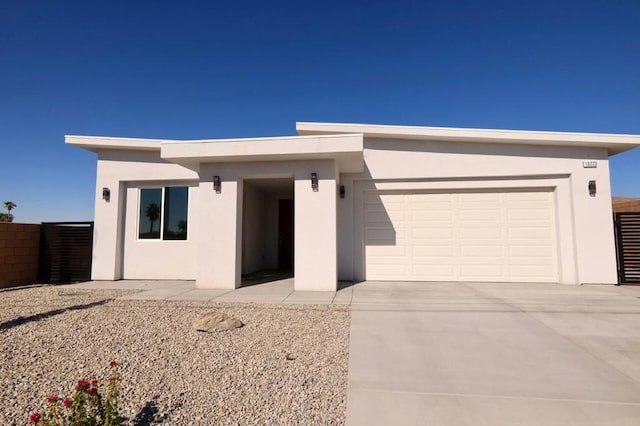 view of front facade featuring a garage