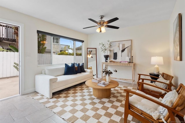 sitting room with ceiling fan