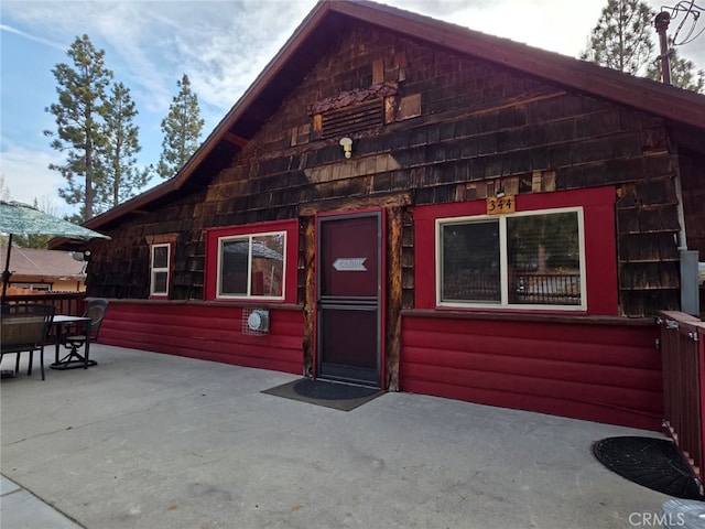 view of front facade featuring outdoor dining space and a patio area
