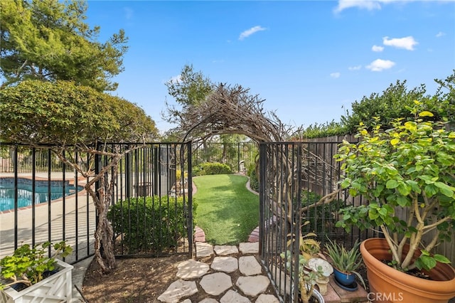 view of yard featuring a fenced in pool