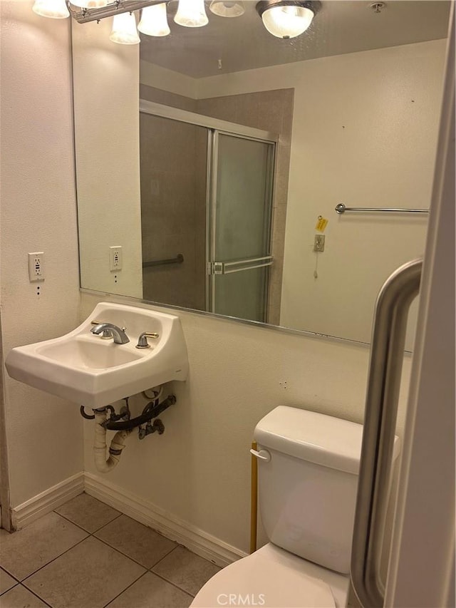 full bath featuring tile patterned floors, an enclosed shower, toilet, and baseboards