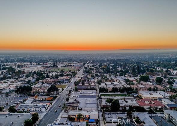 view of aerial view at dusk