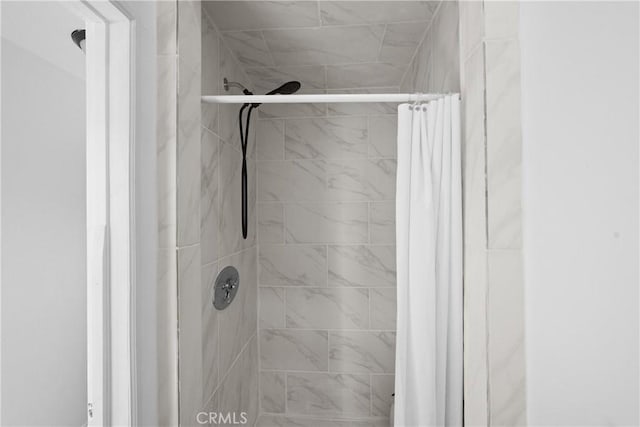 details with a shower with curtain