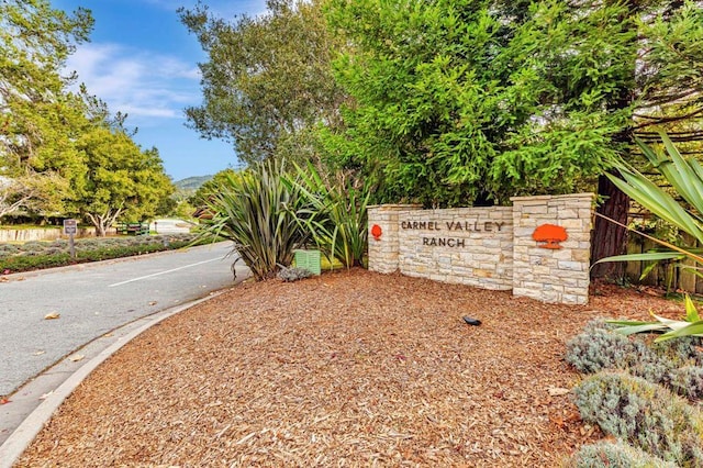 view of community / neighborhood sign