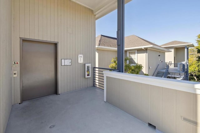 balcony featuring elevator