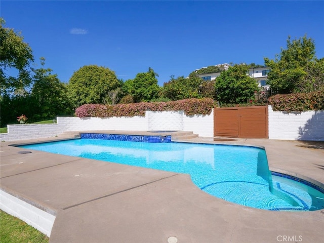 view of swimming pool featuring a patio