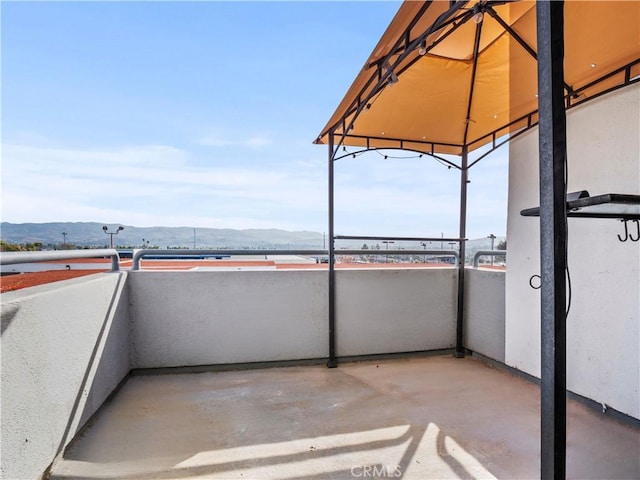 balcony featuring a mountain view