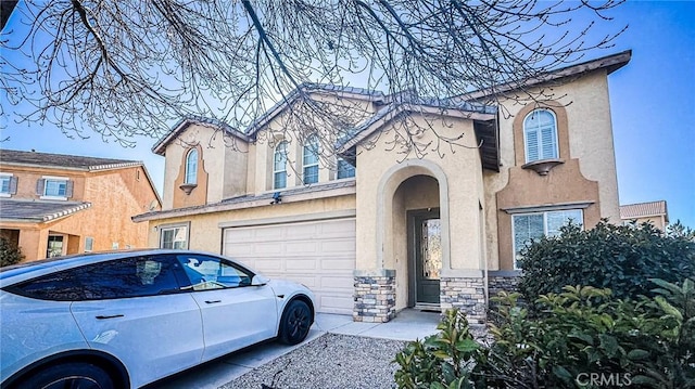 view of front facade featuring a garage