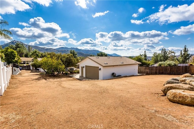 view of yard with a mountain view