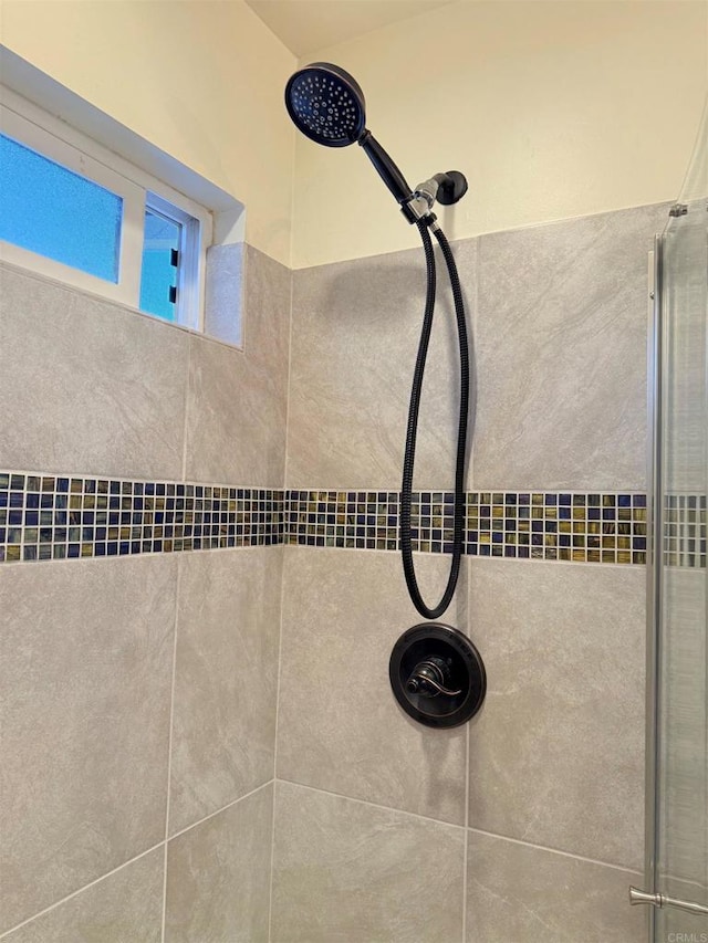 interior details with a tile shower