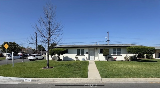 single story home featuring a front yard