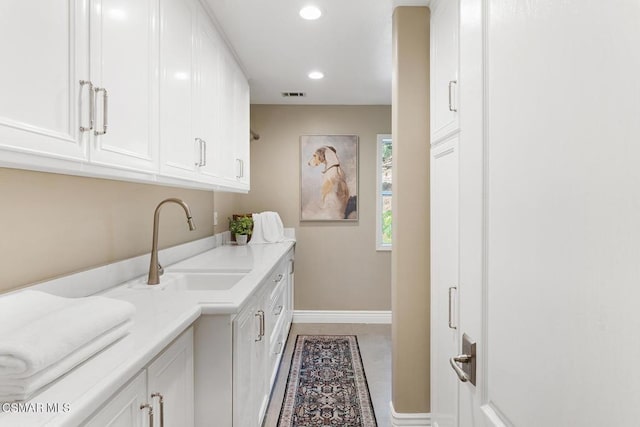 washroom featuring sink and light tile patterned floors